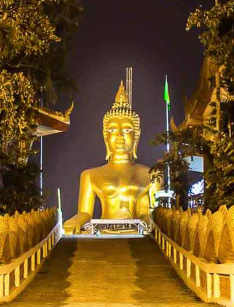 der große Buddha auf dem Hügel Pattaya Thailand