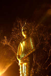 Bouddha sur la colline à Pattaya Thaïlande